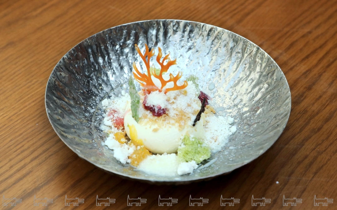 Десерт в ресторане Aji