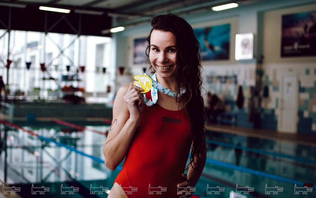 Тренировки проходили и в бассейне в 7 утра, и на озере в +11