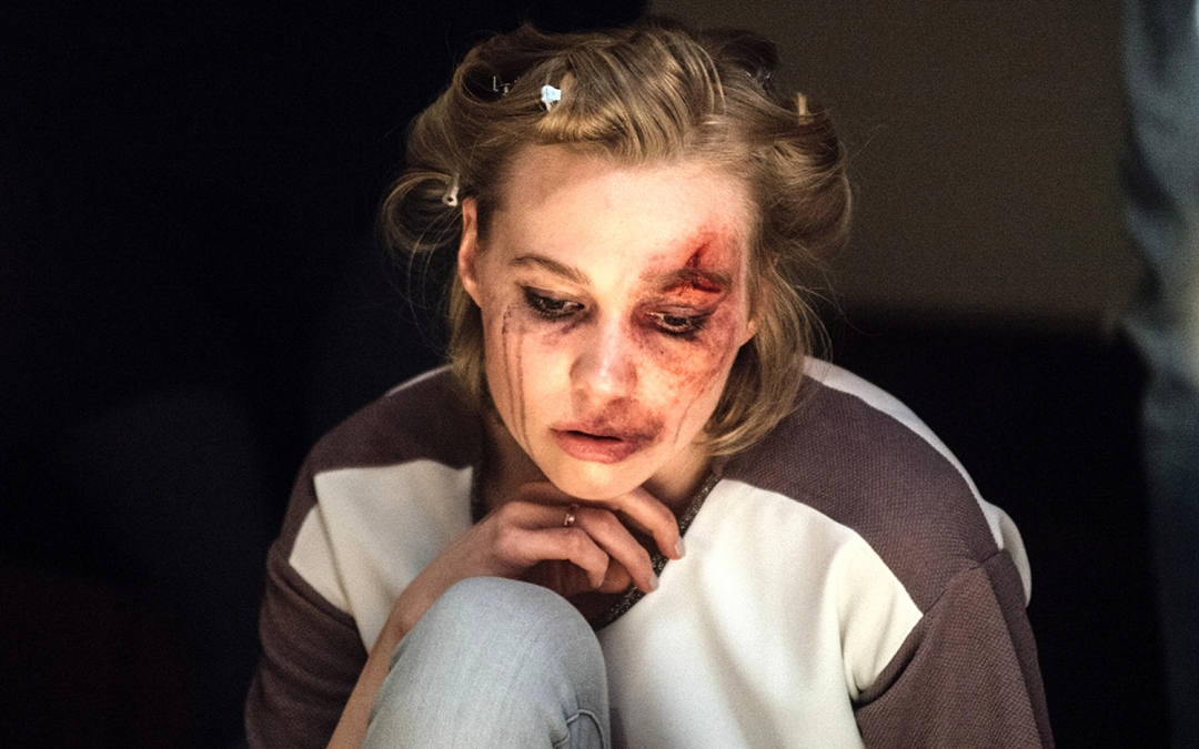 Одна из важных тем в «Садовом» — домашнее насилие.