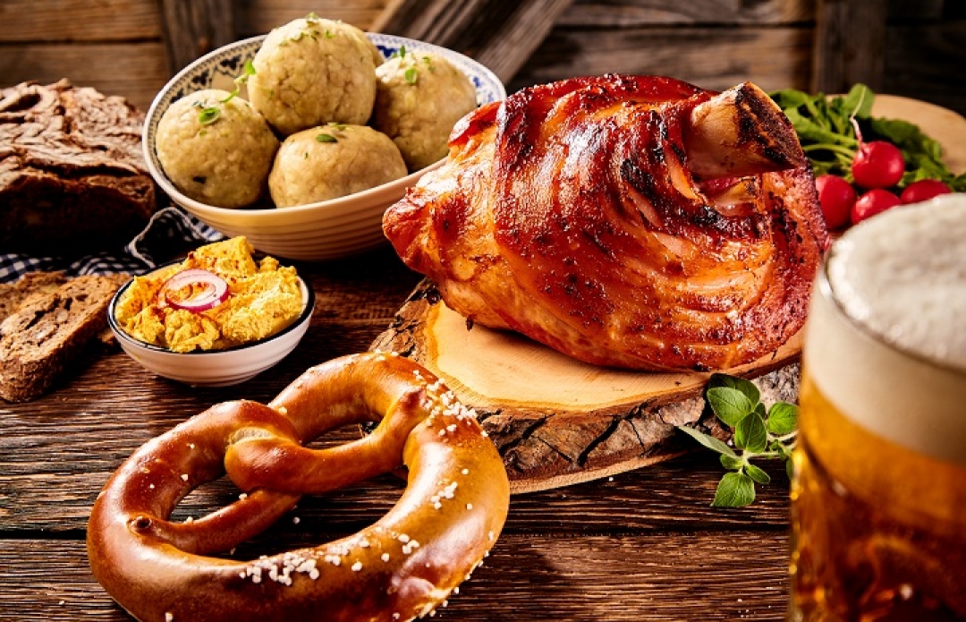 Айсбайн (хаксе) и бретцель