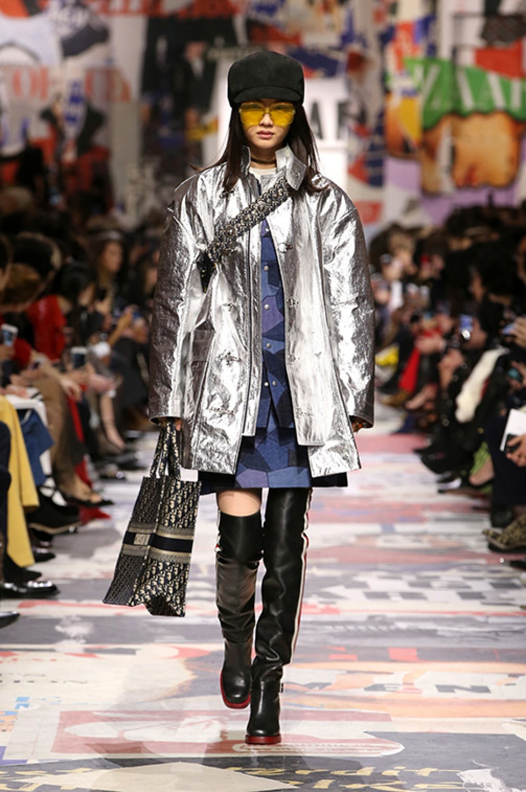 Плащ — 195 000 рублей