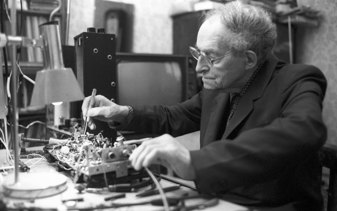 Лев Сергеевич Термен занимался изобретательством до последних дней. 1980-е годы