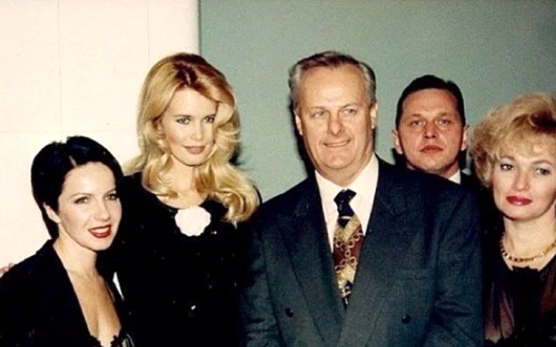 «Королева русской моды» Мила Ануфриева, Клаудия Шифер, мэр Санкт-Петербурга Анатолий Собчак и его жена Людмила Нарусова, 1992 год