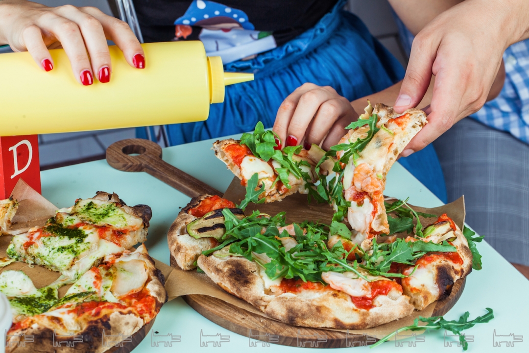 Пицца с креветками и цуккини