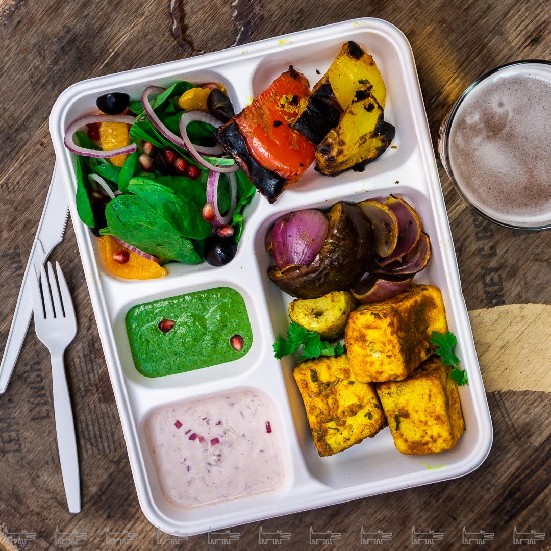 Домашний сыр с овощами, маринованными в йогурте