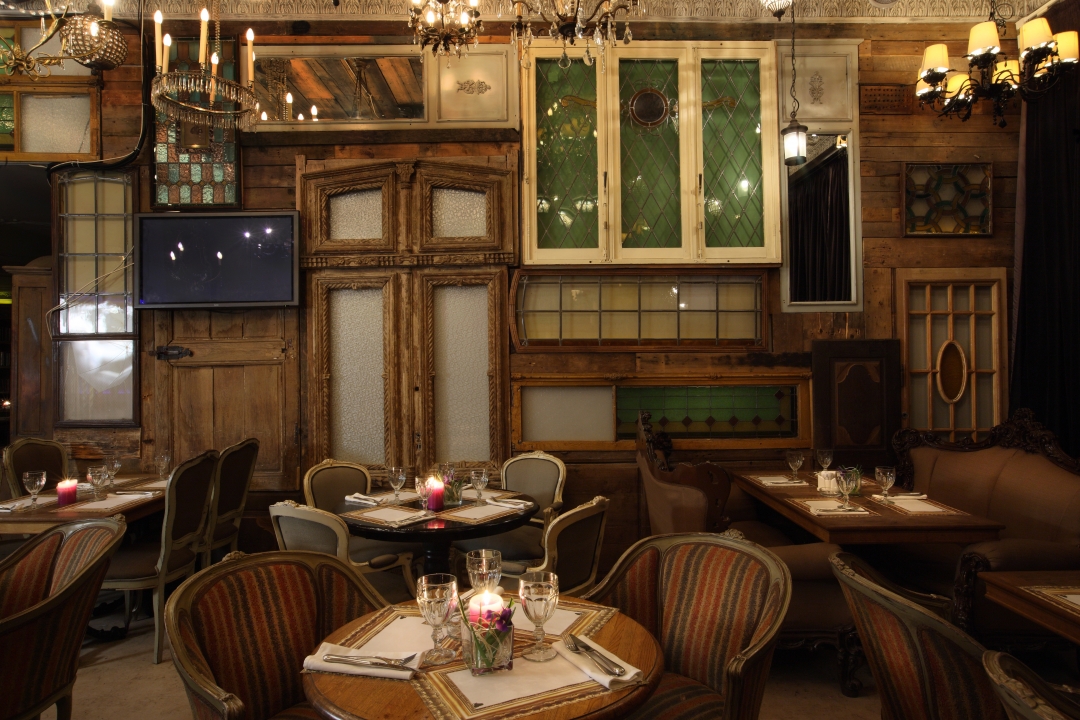 Ресторан Begemot, Санкт-Петербург, открылся 24.10.2009Посадочных мест: 100