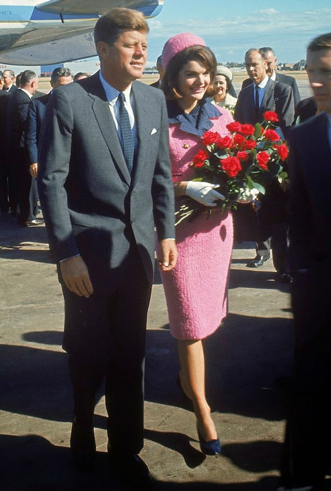 Жаклин Кеннеди в костюме Chanel в день убийства Джона Кеннеди