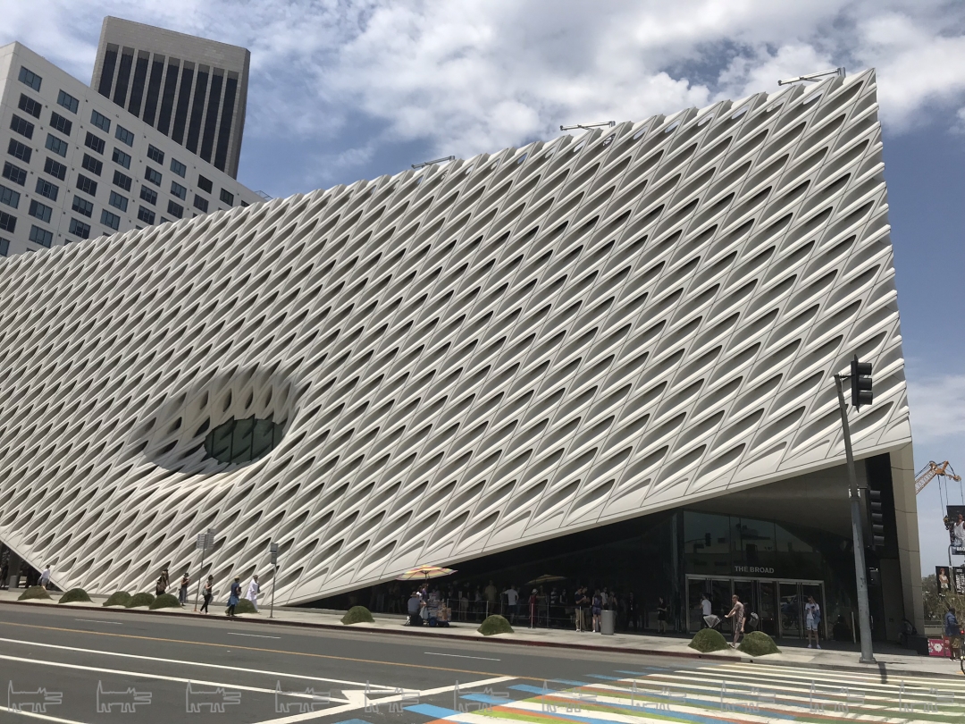 Концепт- и поп-ап- магазины, а также модные рестораны ищите на Melrose Avenue.