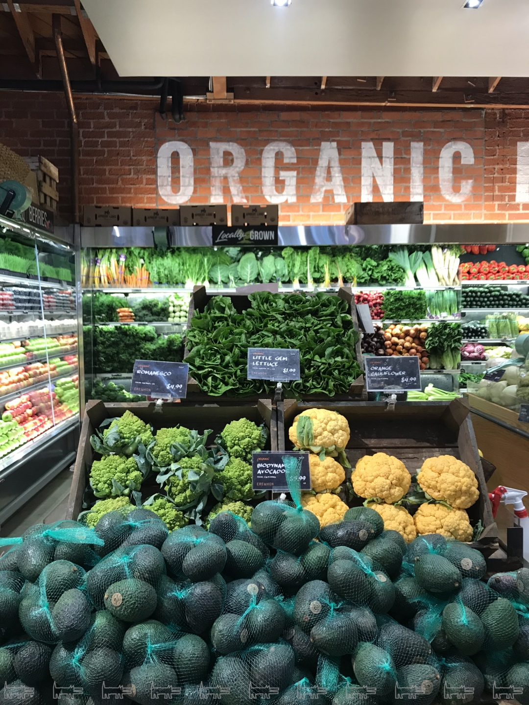 Голливуд шумен и грязен, полон фриков и туристических магазинов.