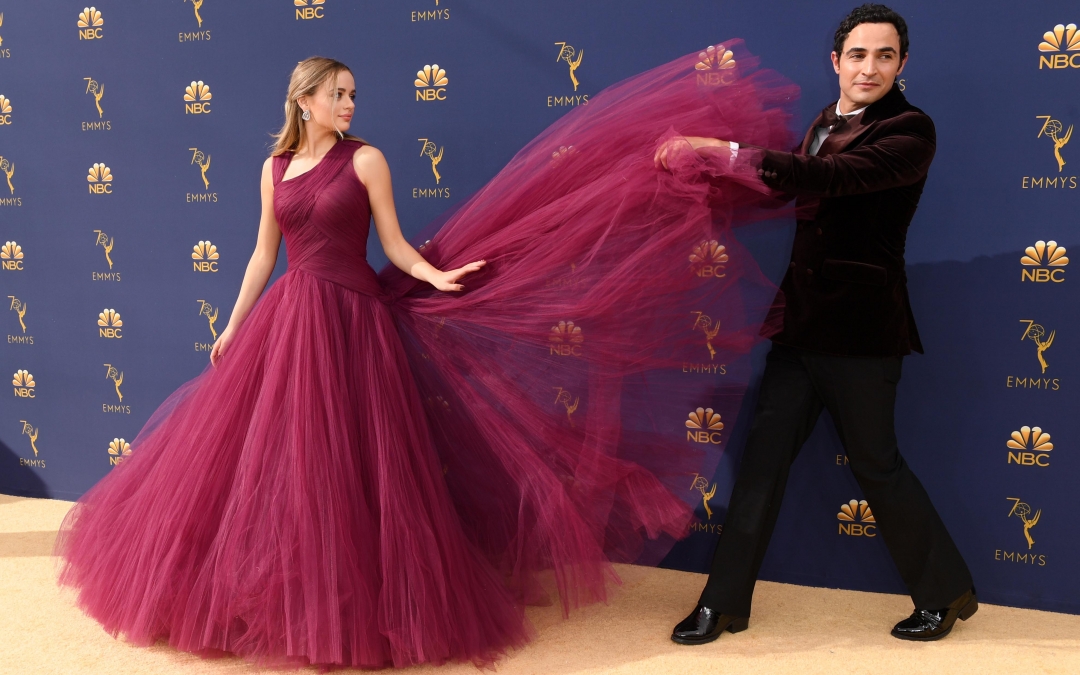 Джои Кинг и дизайнер ее платья Зак Позен