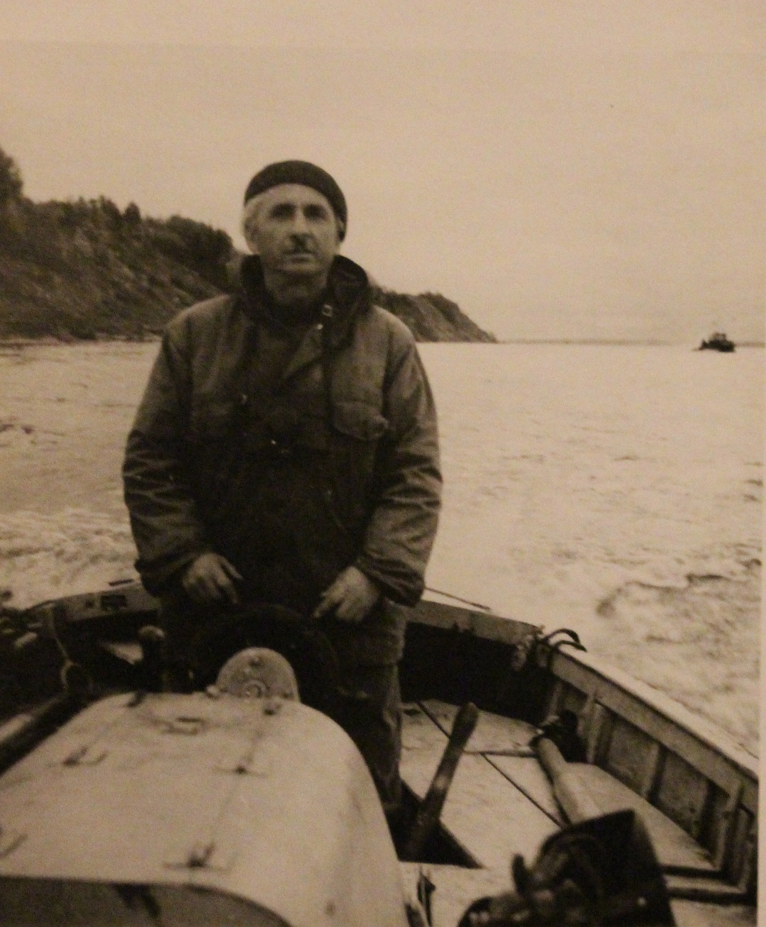 И. Кац. У штурвала. Начало 1970 гг. Фотография из архива семьи