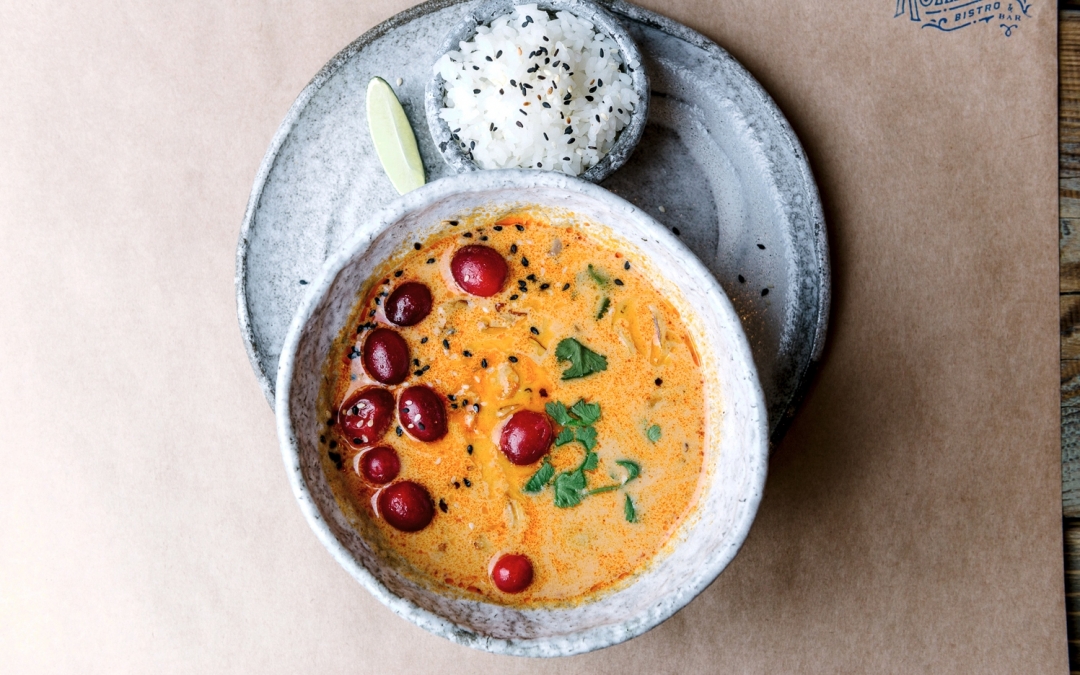 Том ям с брусникой