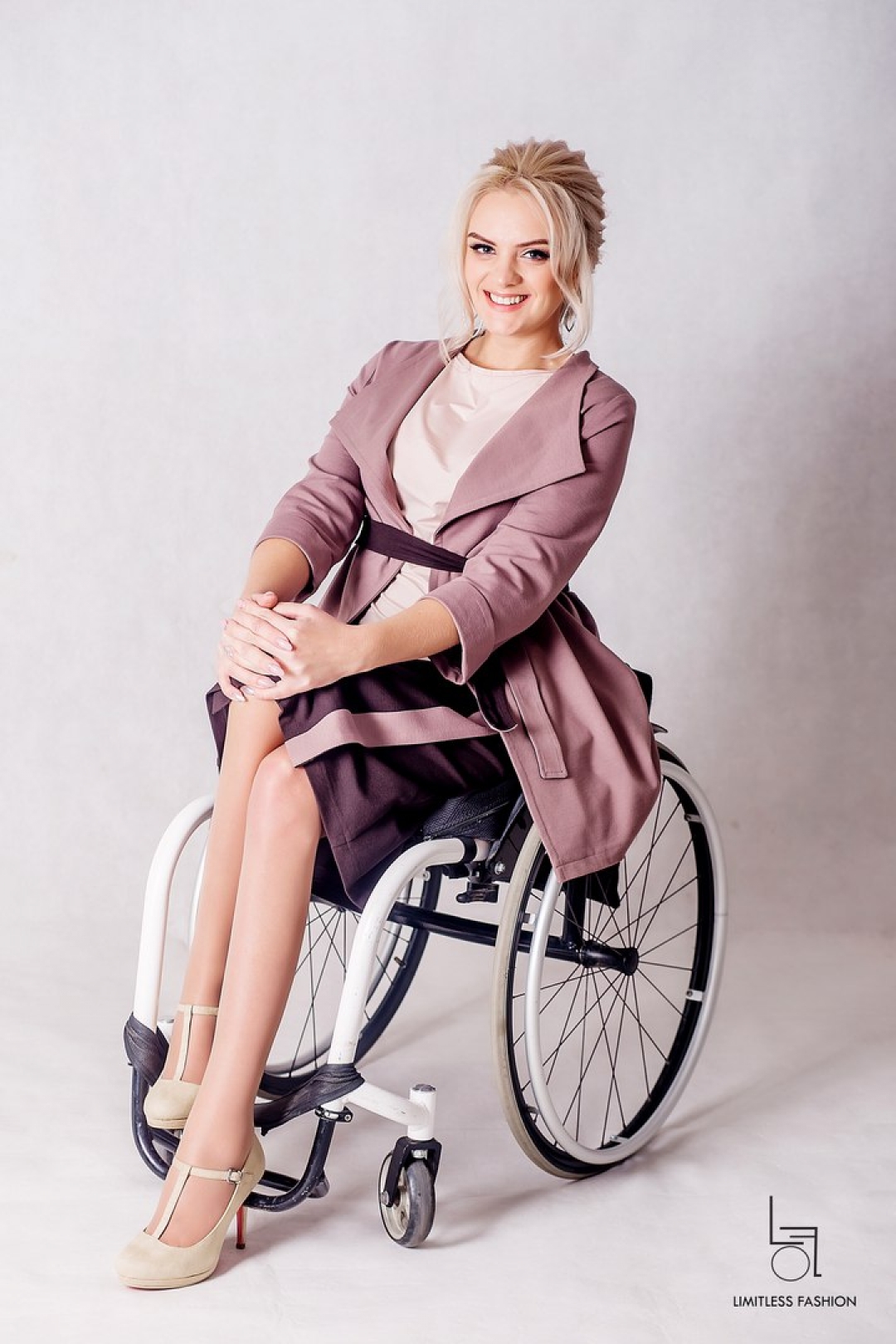 Модель Алена Бекишева в образе от Limitless Fashion