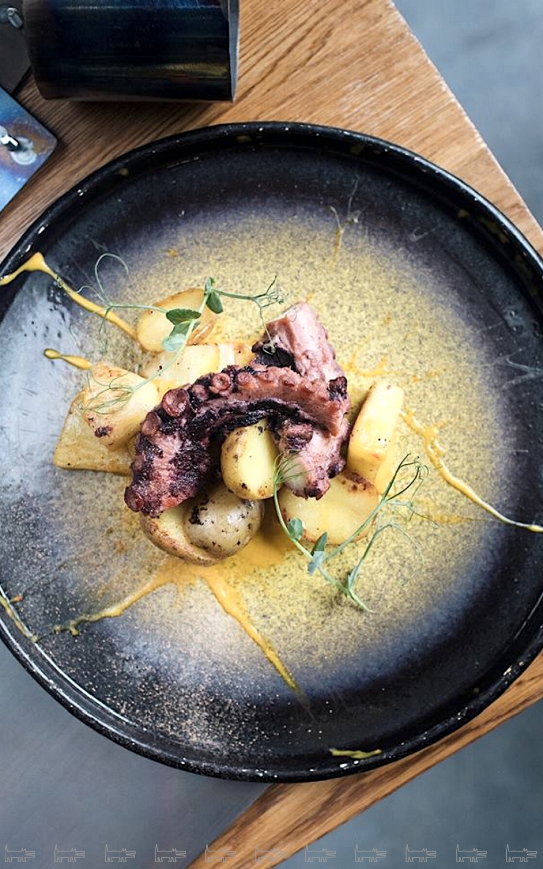 Осьминог-гриль с соусом манго-чили