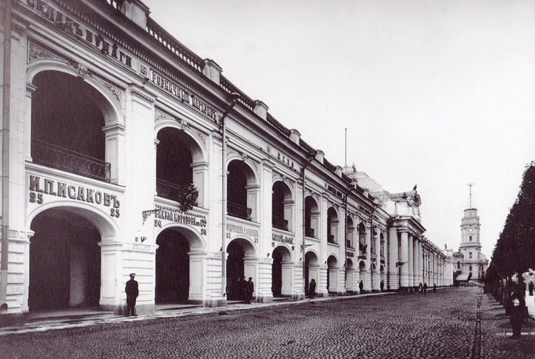 Первый первая первое в спб. Гостиный двор Санкт-Петербург 19 век. Большой Гостиный двор Санкт-Петербург 18 век. Гостиный двор Питер 18 век. Гостиный двор СПБ 19 век.