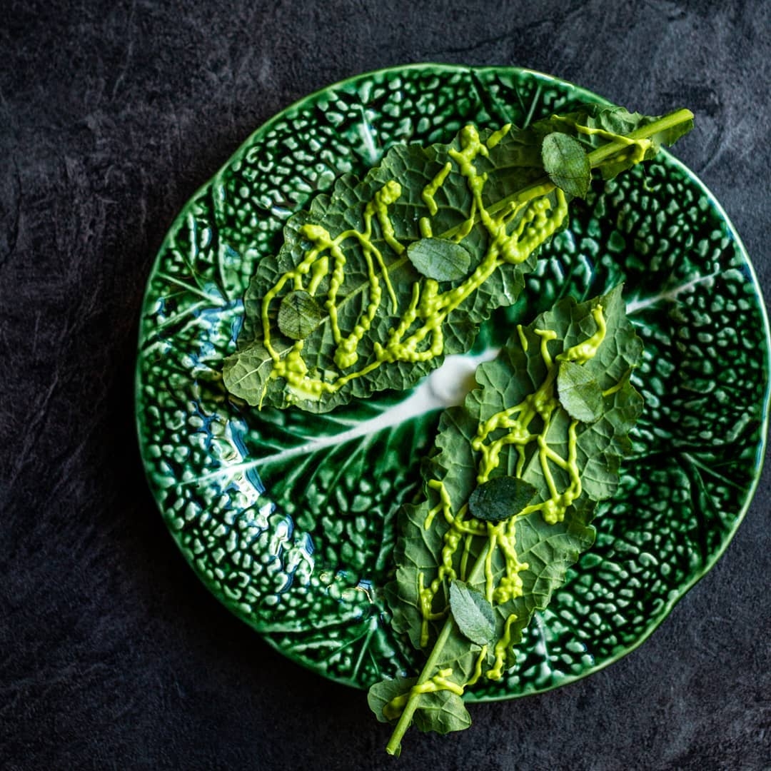 Листья молодого кейла с устричным соусом