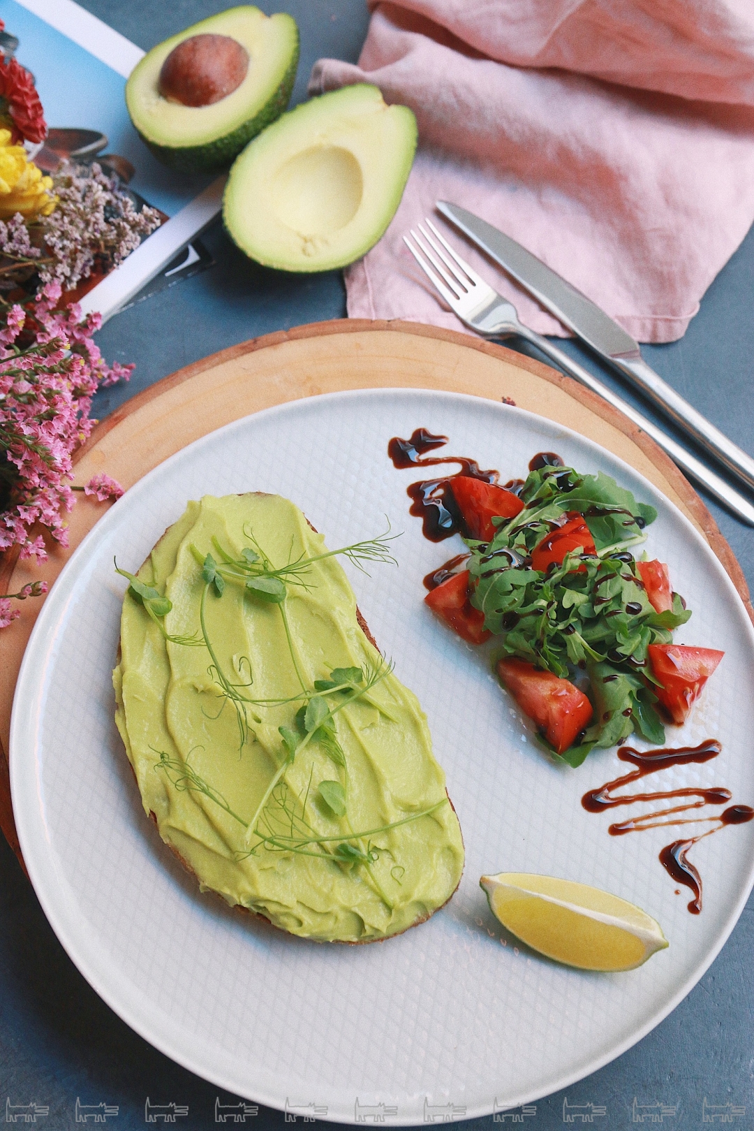 Классический авокадо-тост, 2а Concept