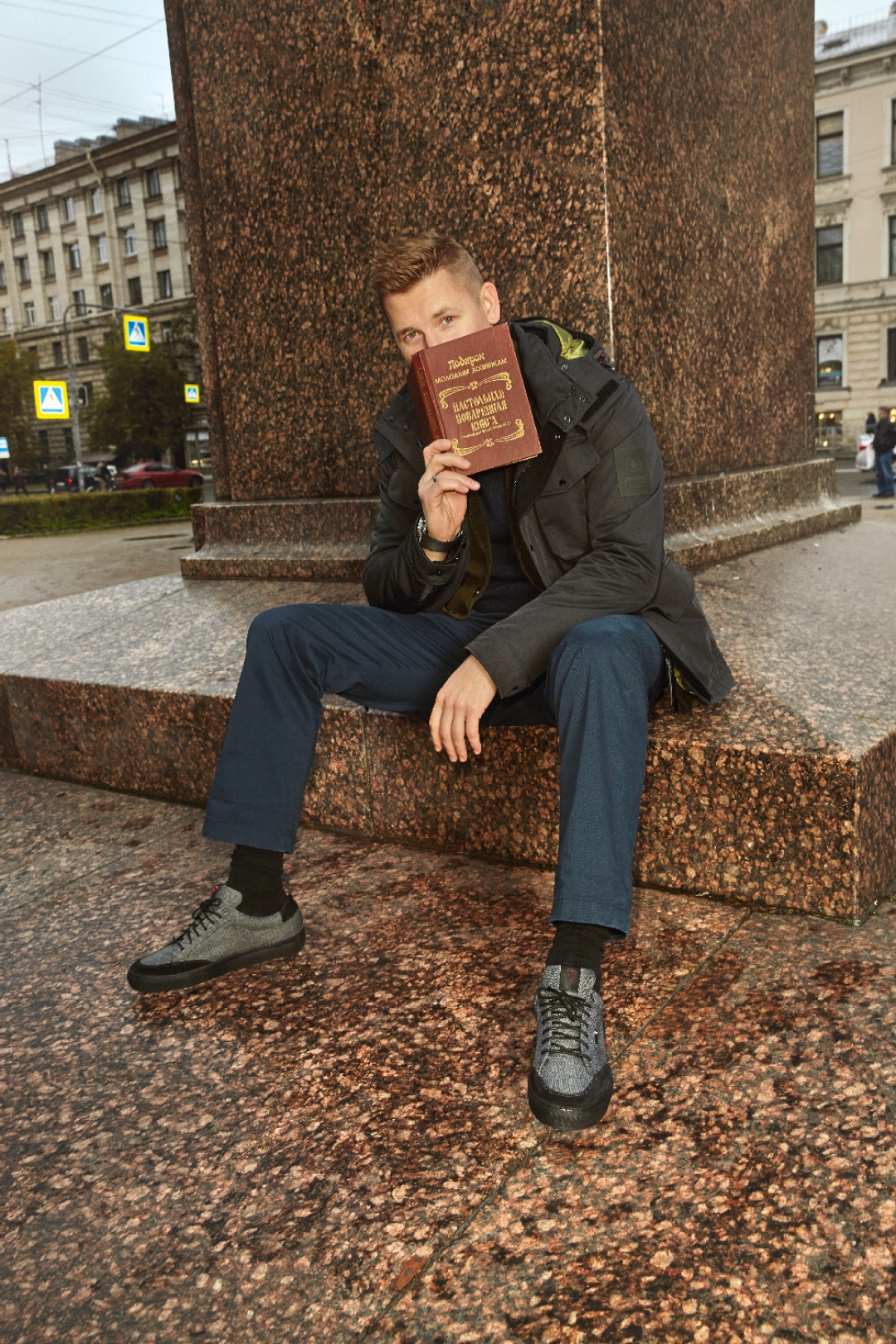 Куртка Swiss Cross Downtown 39990 руб. , свитер 11990 руб. , брюки 11490 руб. , обувь 9490 руб.Все – Strellson