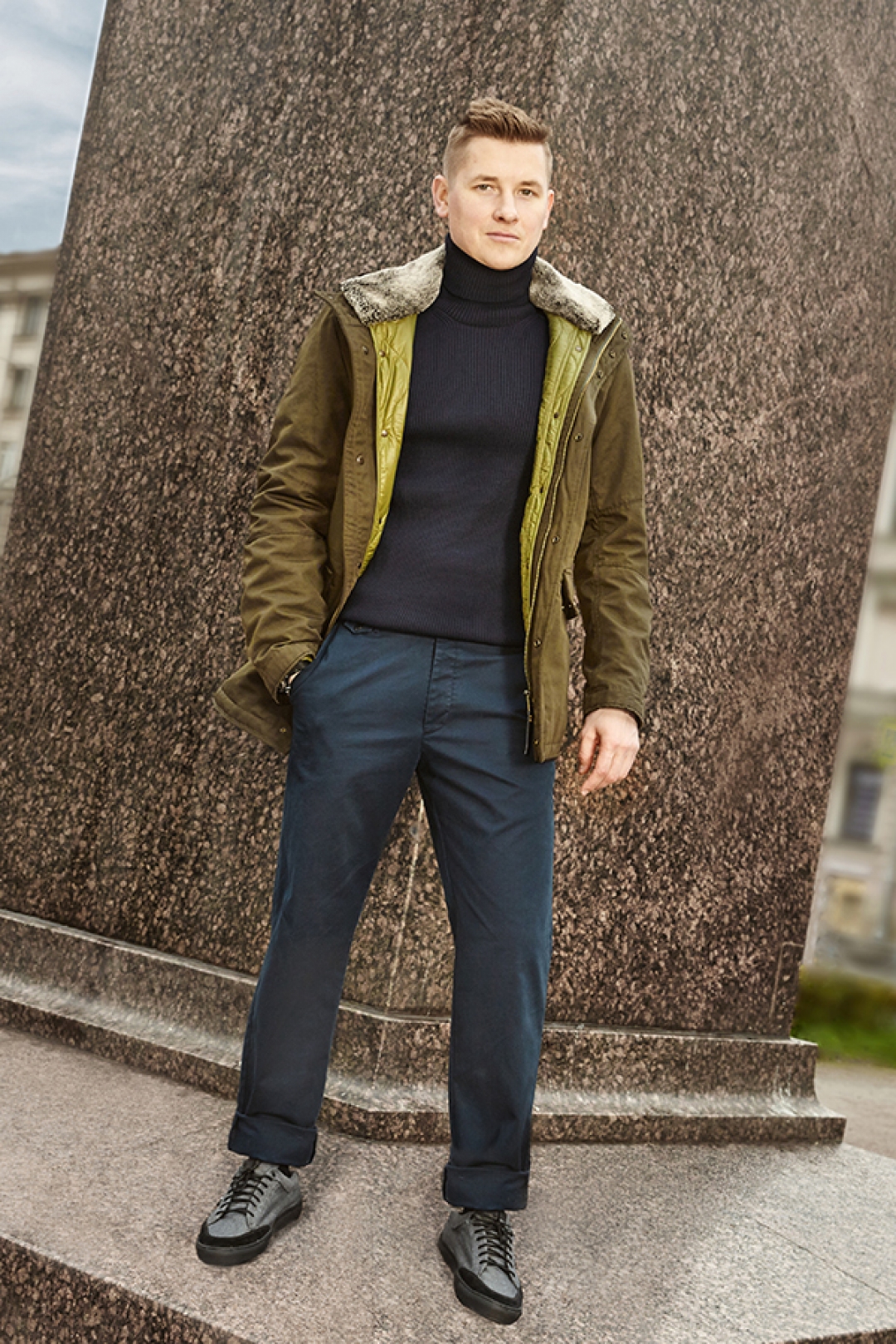 Куртка Swiss Cross Original 39990 руб. , свитер 11990 руб., брюки 11 490 руб., обувь 9 490 руб. Все – Strellson