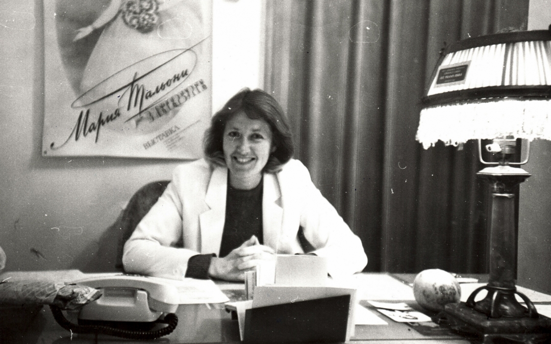 В своем кабинете в Театральном музее. 1989 год