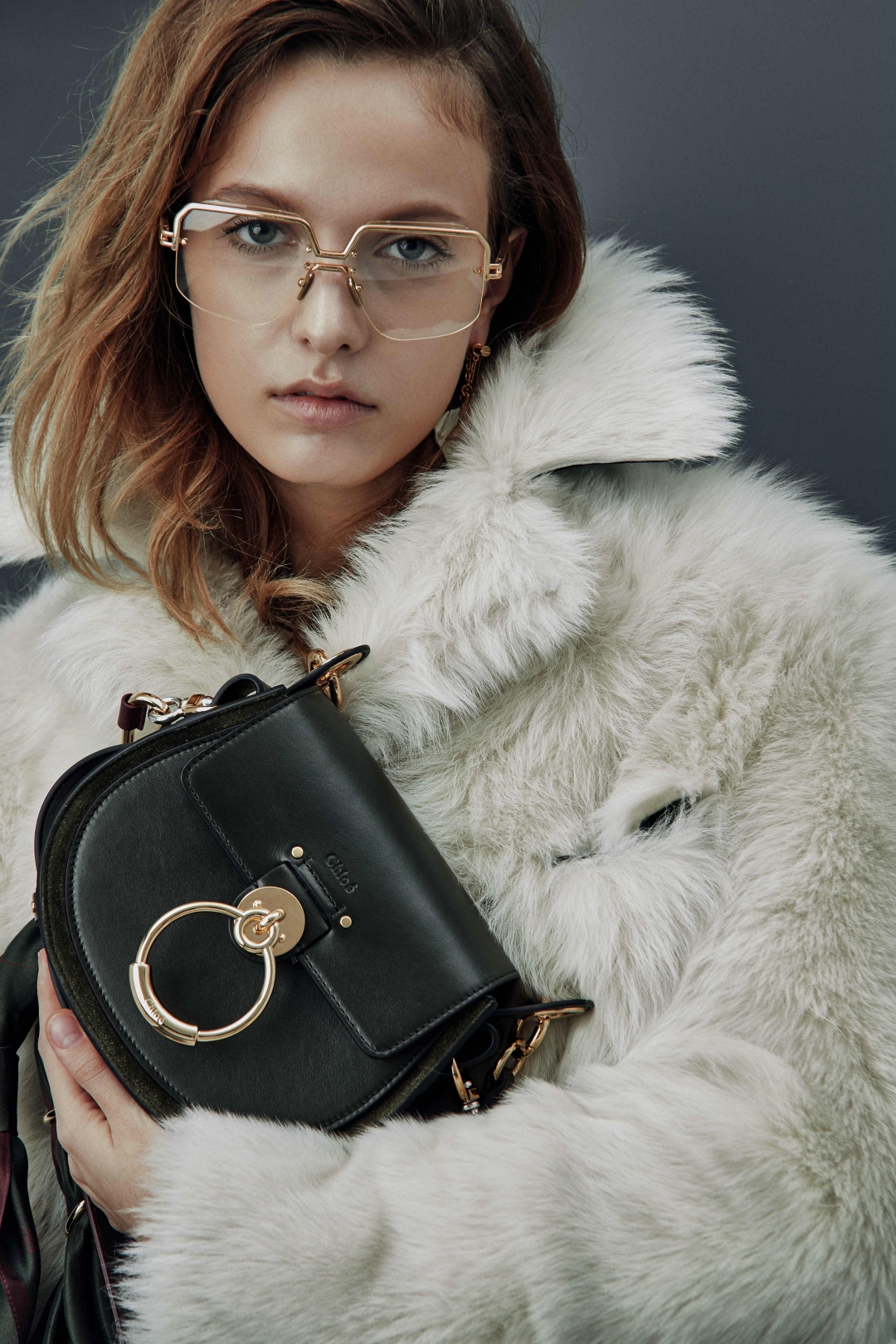 Куртка, блуза, сумка и ремень для сумки Chloe, оправа и моносерьга Celine