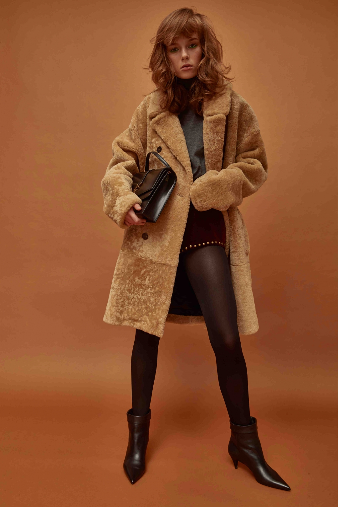 Пальто Saint Laurent, бадлон Celine, шорты, сумка и ботильоны Saint Laurent