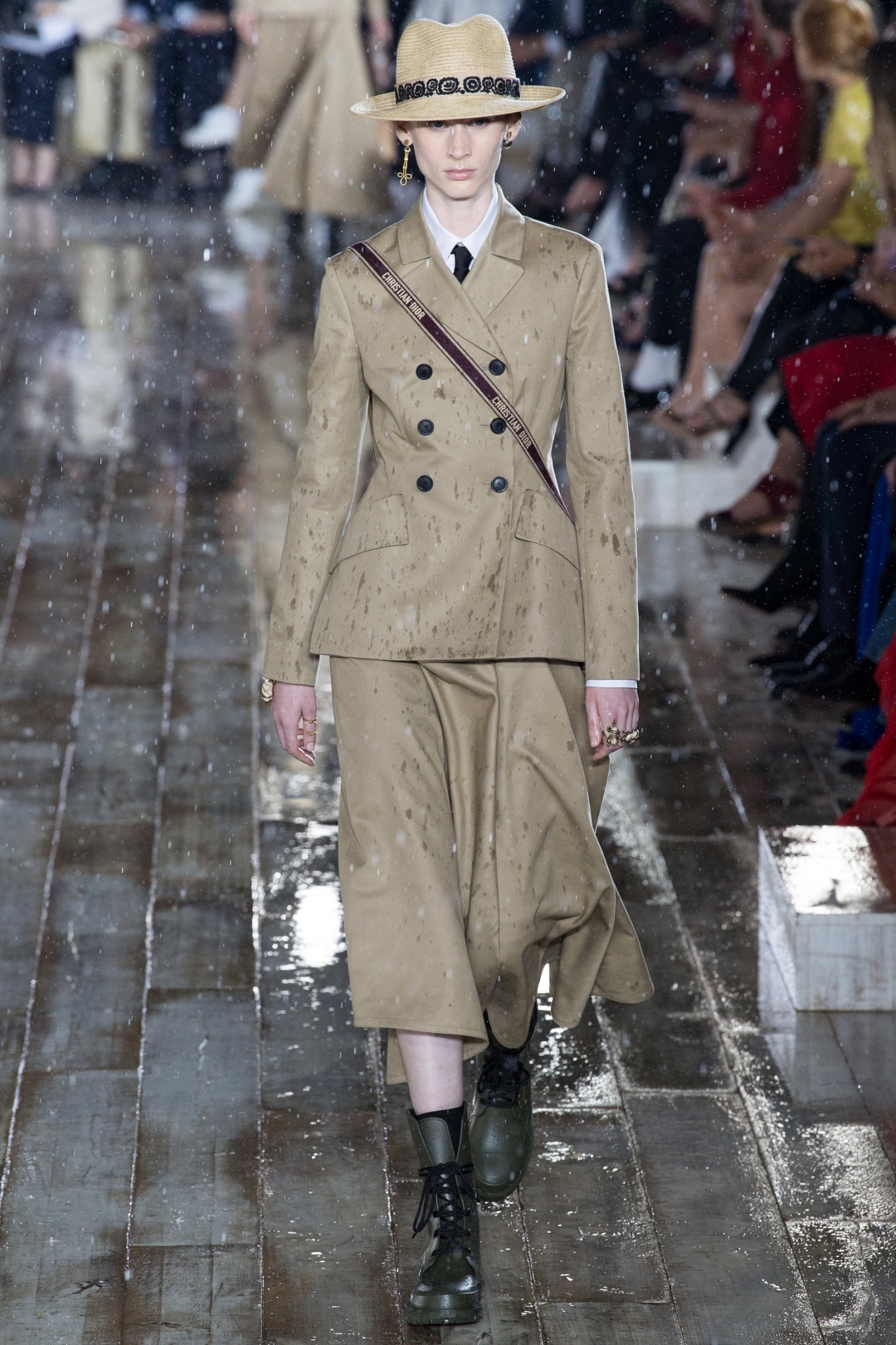 Юбка — 120 000 рублей