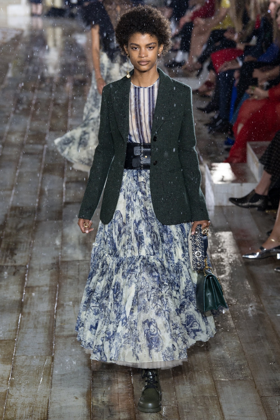 Юбка — 190 000 рублей