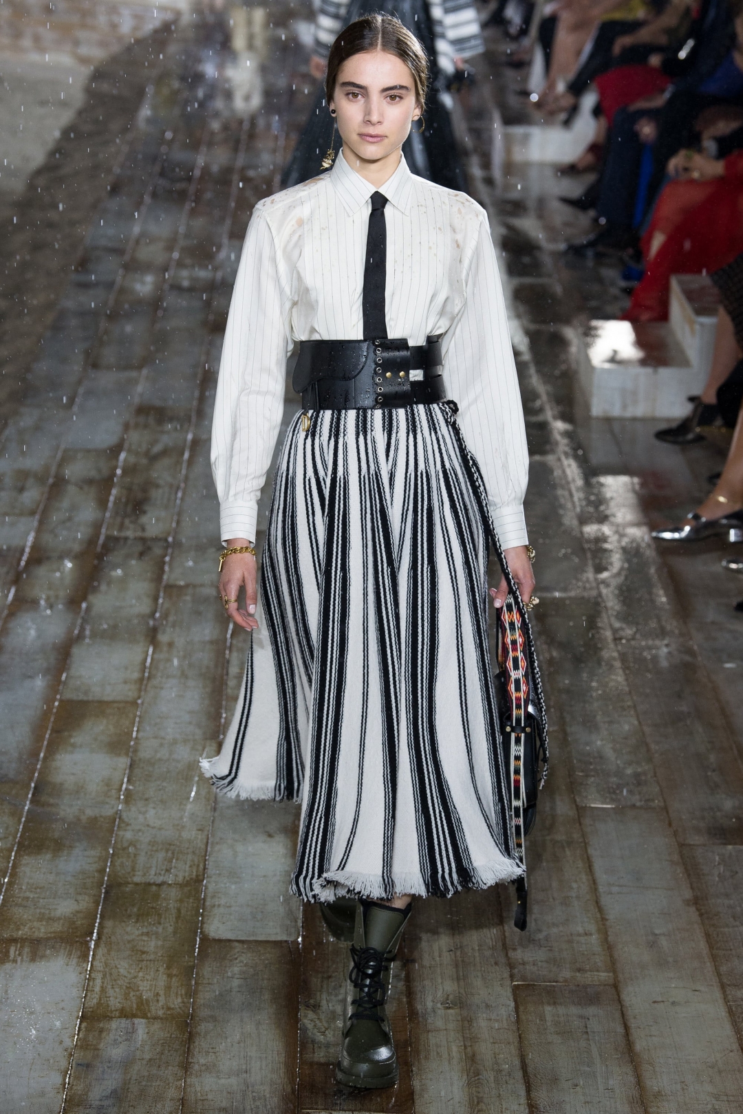 Юбка — 180 000 рублей