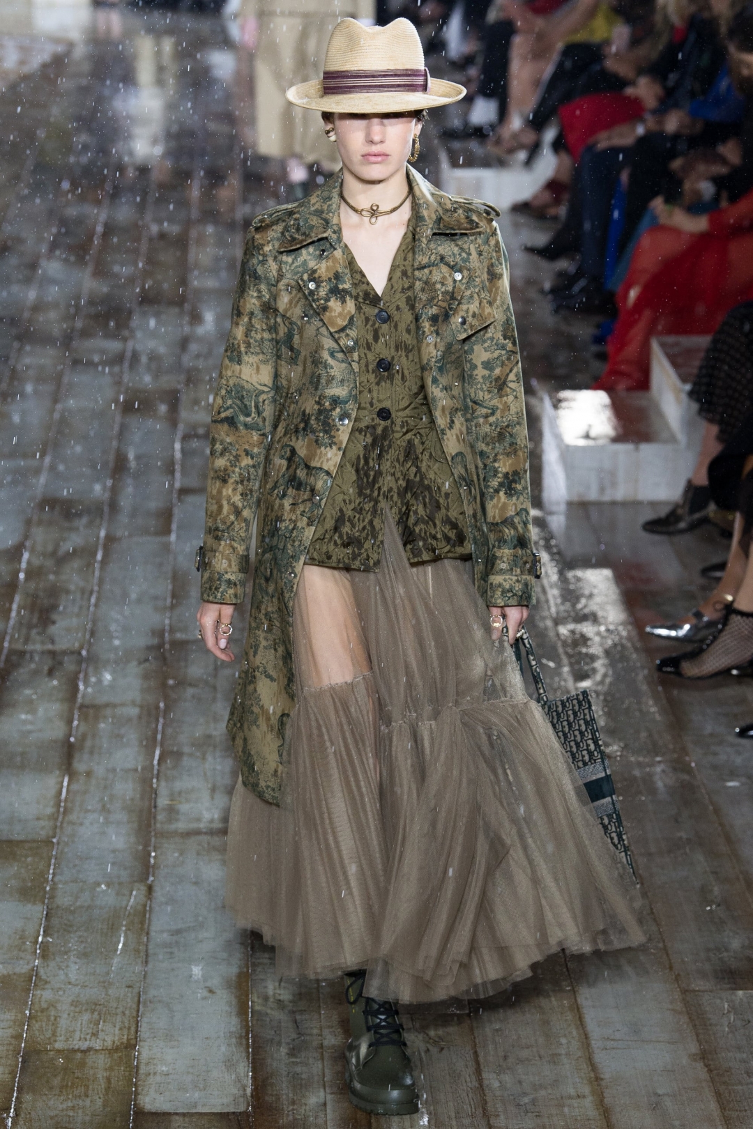 Юбка — 180 000 рублей