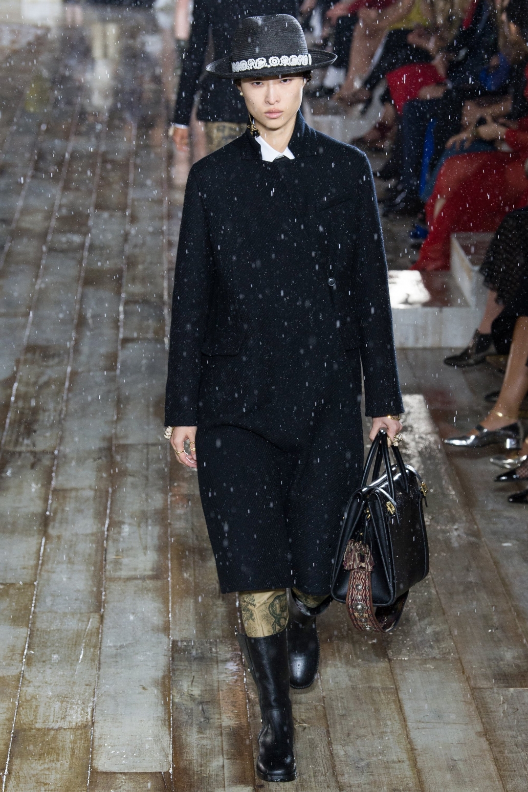 Пальто — 245 000 рублей