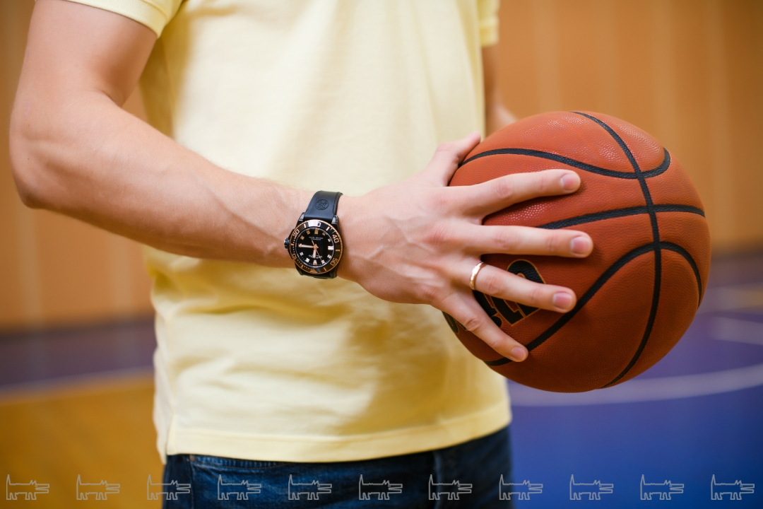 Часы Armand Nicolet, 86 400 руб. («Эталон»)