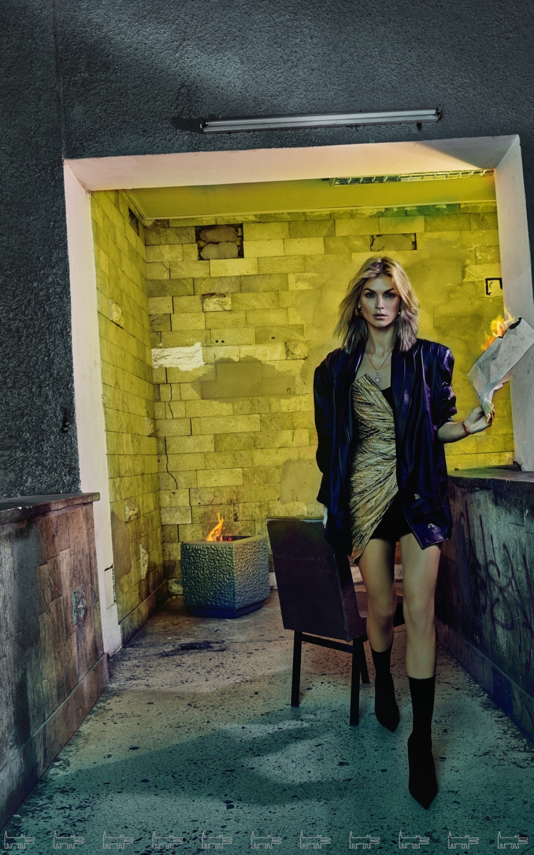 Куртка Situationist (Iva Store), цепь с кулоном Bvlgari Serpenti (Bvlgari), платье Alexandre Vauthier , ботильоны Balenciaga , серьги Celine (все