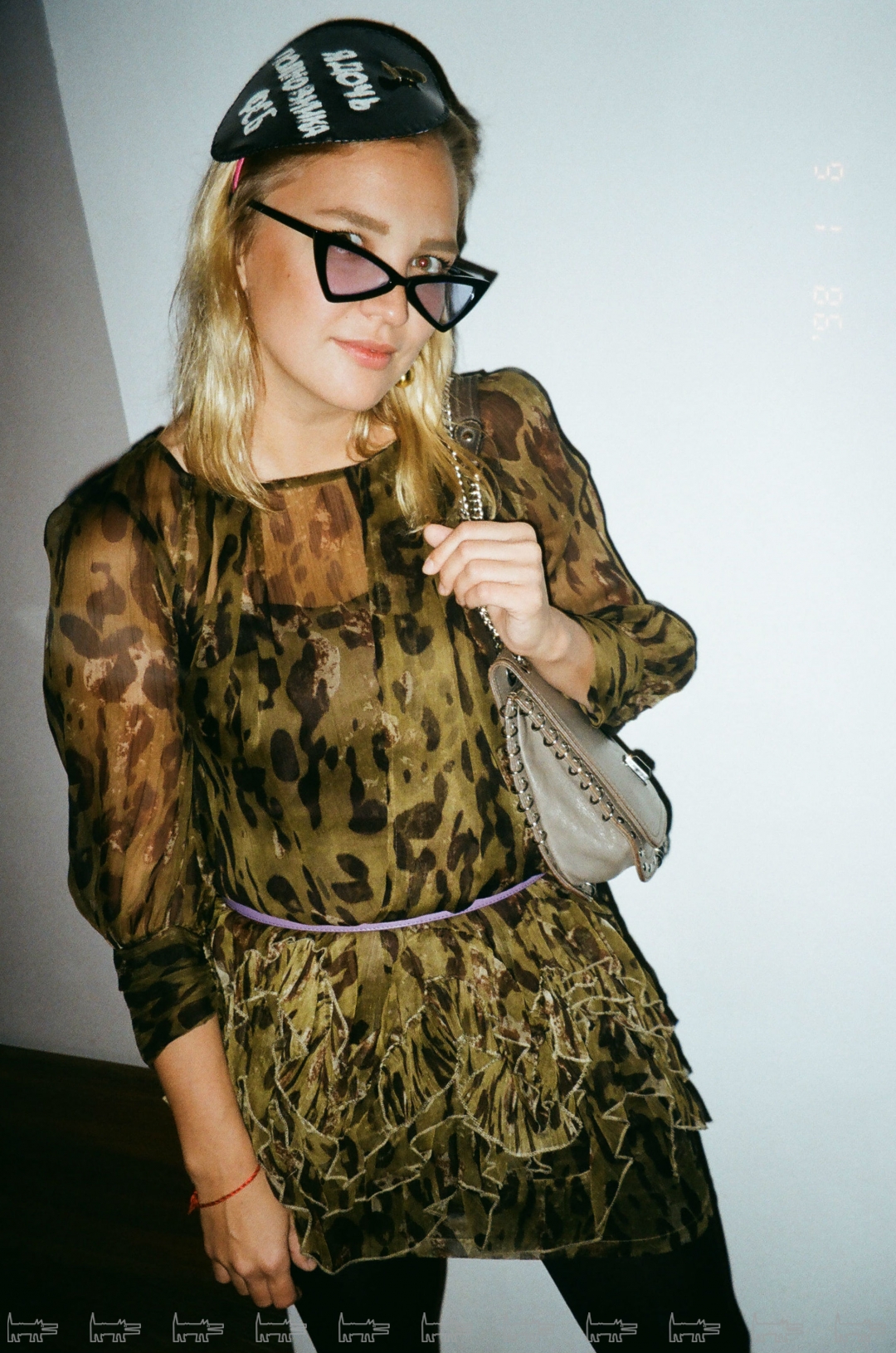 На Алине: сумка Emilio Pucci, сапоги, купленные в Италии, ремень Escada, очки, привезенные из Барселоны, колготки Calzedonia, серьги — винтаж