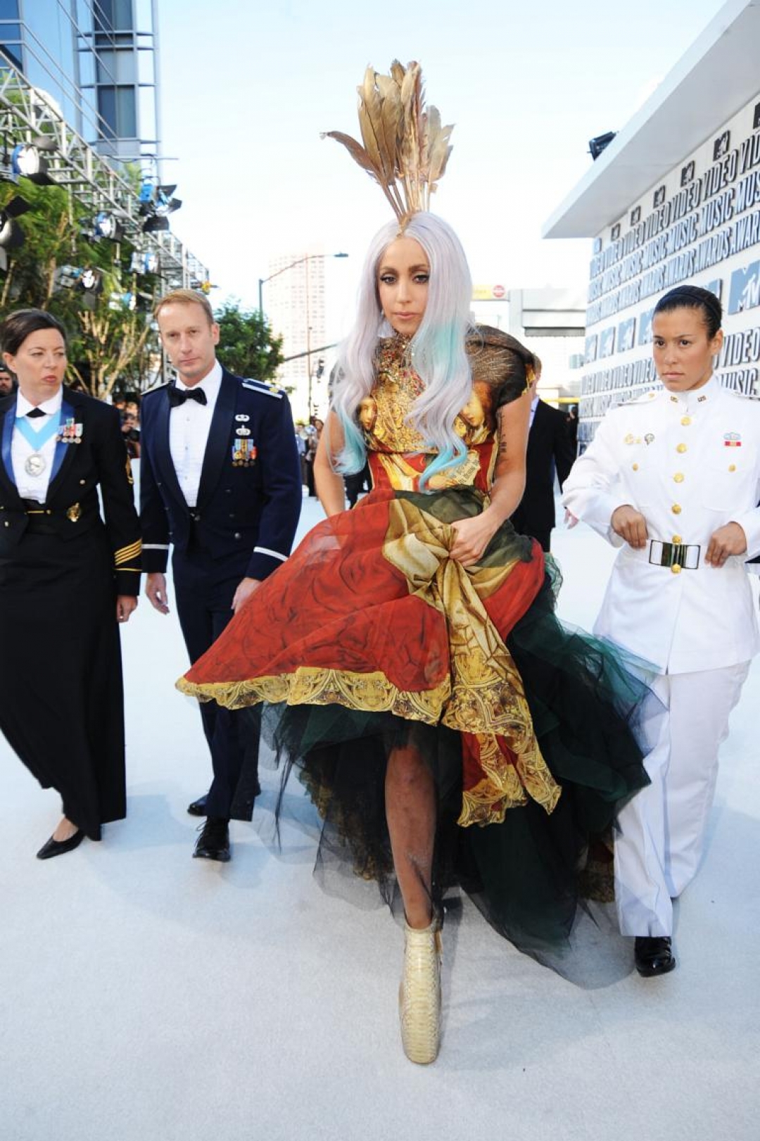 Леди Гага в Alexander McQueen в 2010 году