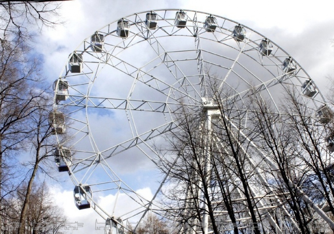 Колесо обозрения в парке им. Горького