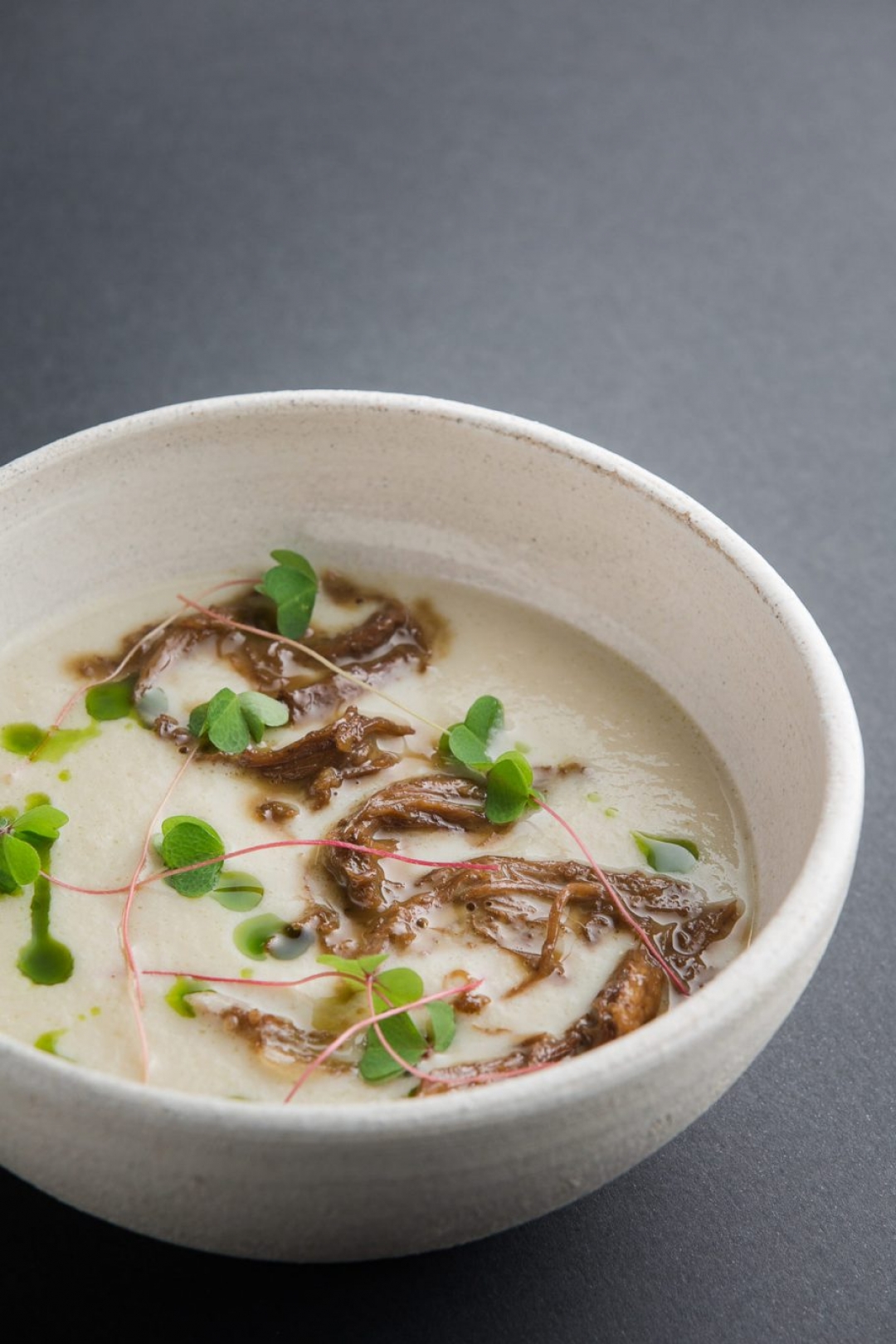 Крем-суп из топинамбура с бычьими хвостами