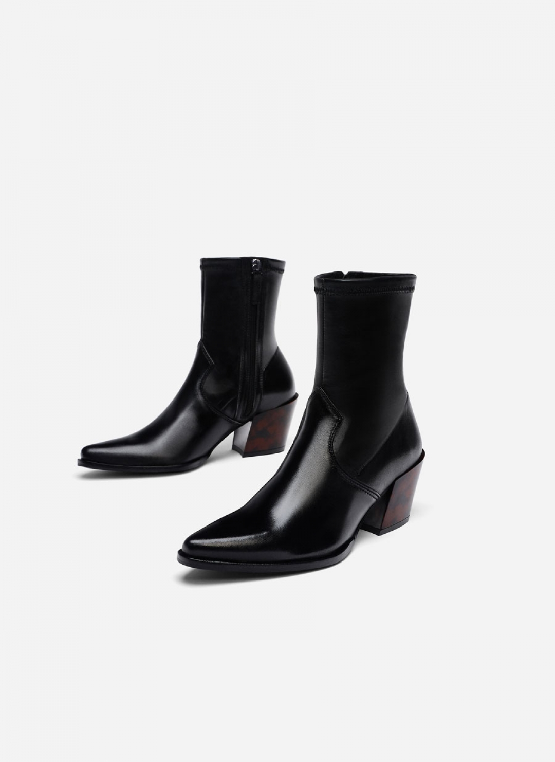 Сапоги-казаки Uterque, магазин Uterque, ТЦ «Горизонт», Михаила Нагибина проспект, 32/2