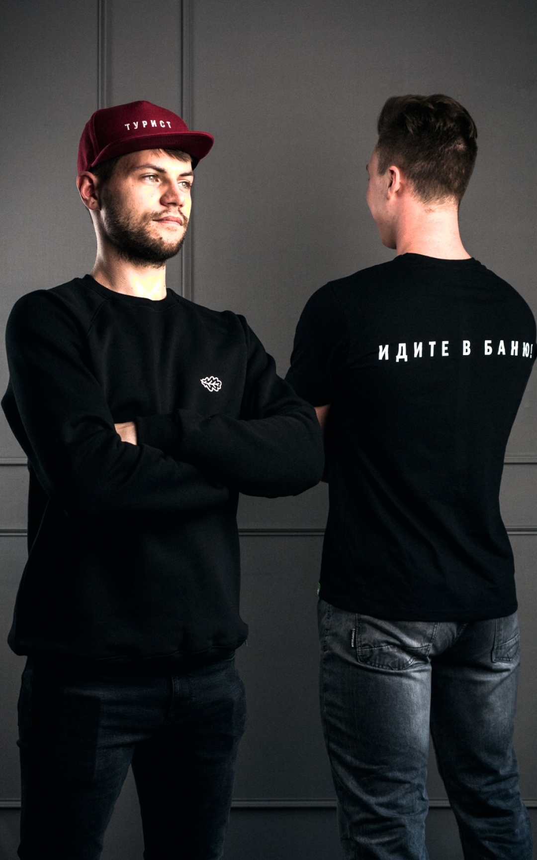 Толстовка, 4 500 руб., футболка, 1 800 руб.