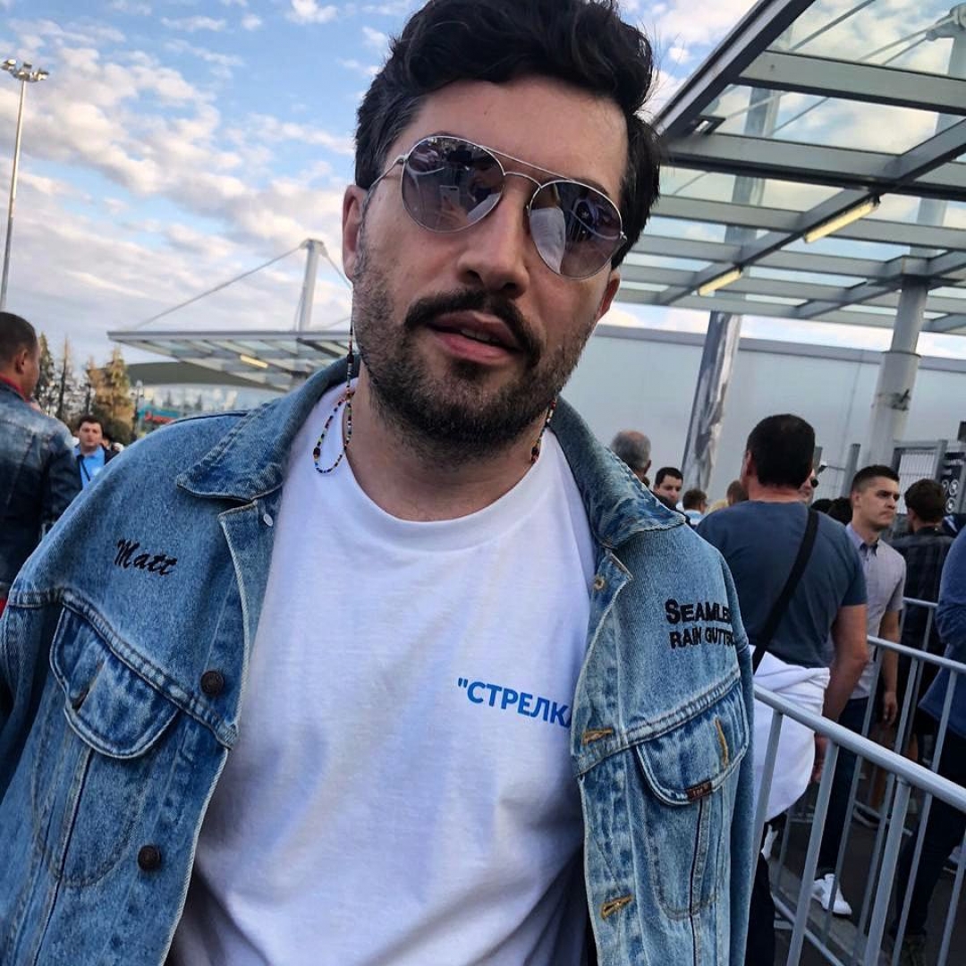 Артем Балаев в футболке ФК «Текстильщик»