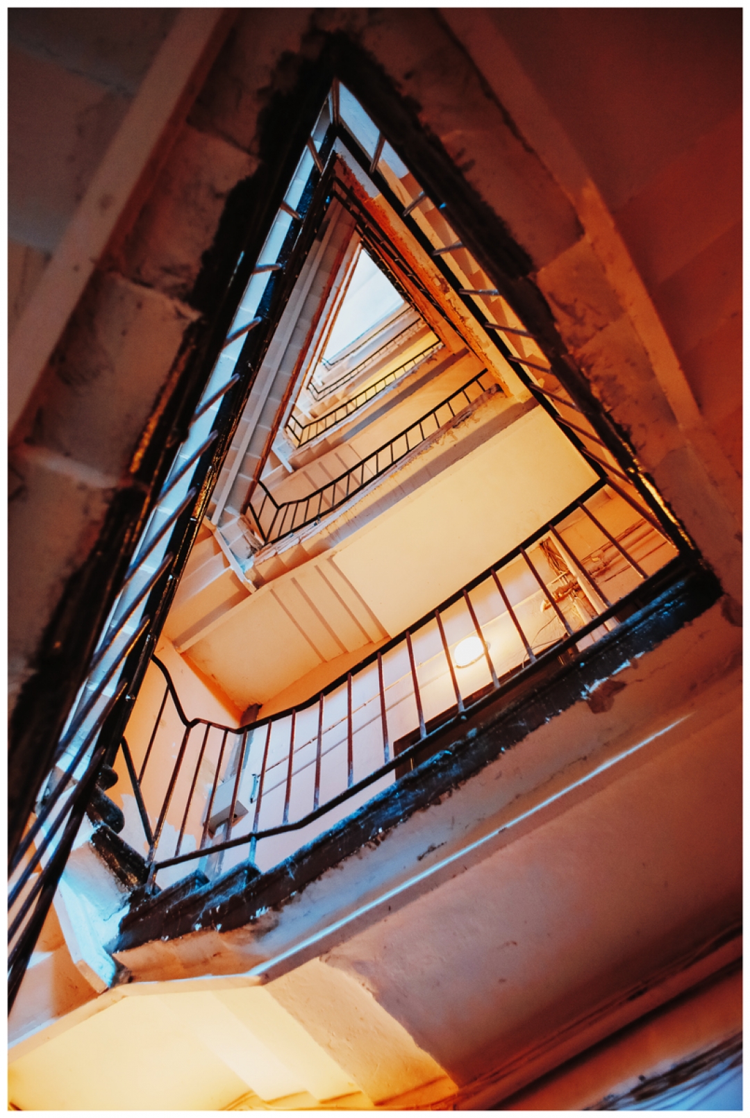 Мария Митрофанова. Доходный дом А. С. Хренова, черная лестница