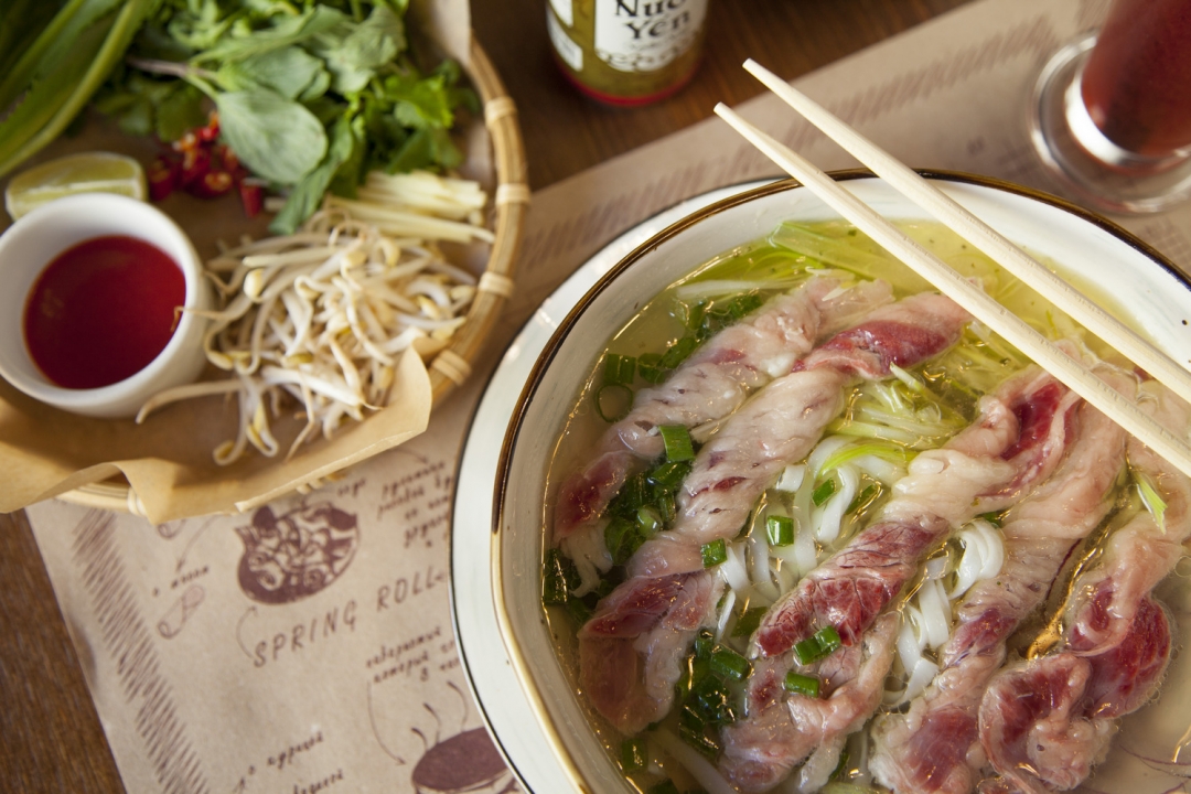 Суп фо с беконом из мраморной говядины, 480 руб.