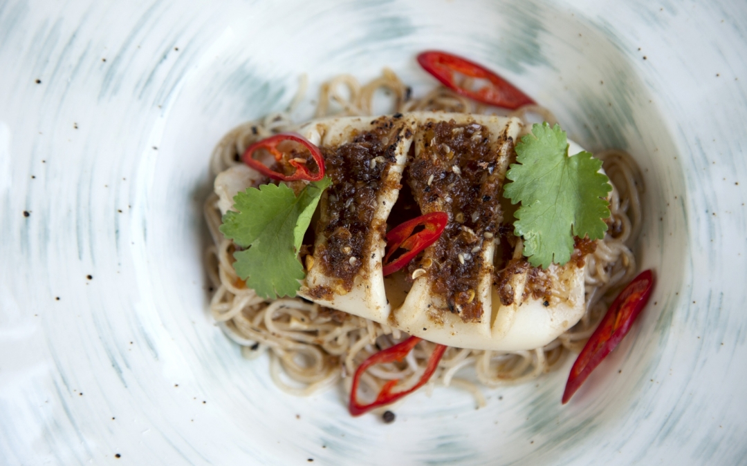 Лапша бун с кальмаром во вьетнамском соусе шате и рыбной начинкой , 350 руб.