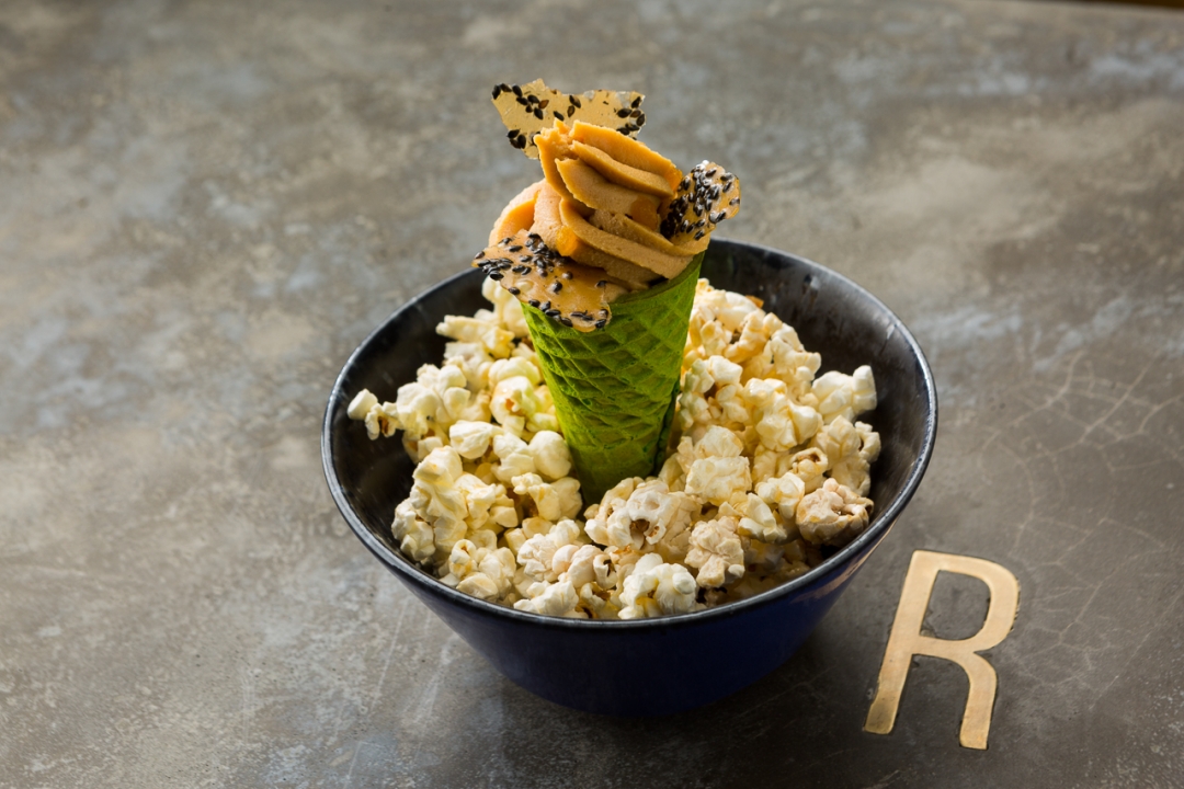 Конус с кремом из мисо пасты, 250 руб.