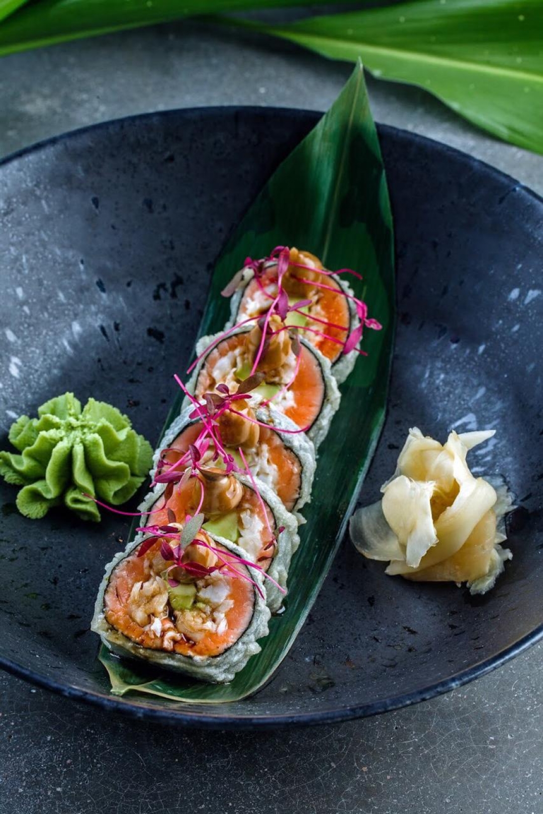 Теплый ролл с крабом Rice Free, 570 руб.