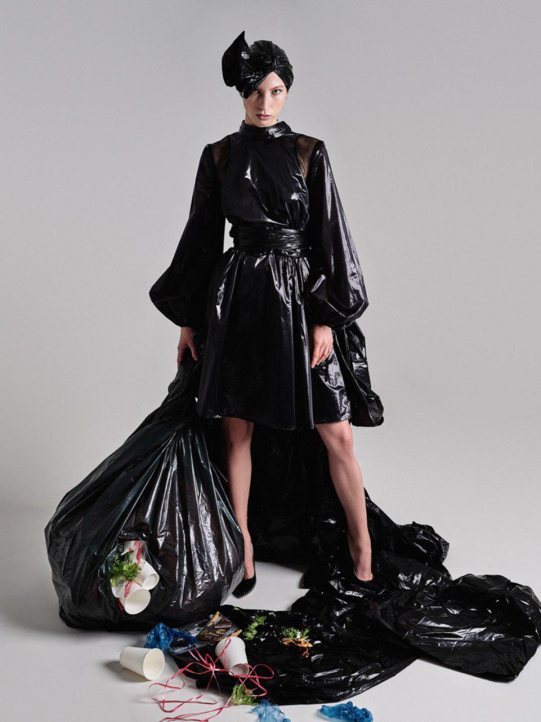 Фотопроект Hungry waste people, представленный Олесей Бесперстовой и Ксенией Дубяго на Big Resale Weekend в Петербурге