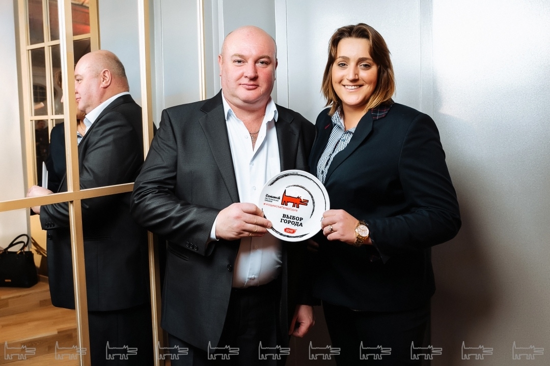 Александра Синяк с мужем Евгением Гершевичем на премии «Собака.ru» «Что Где Есть»