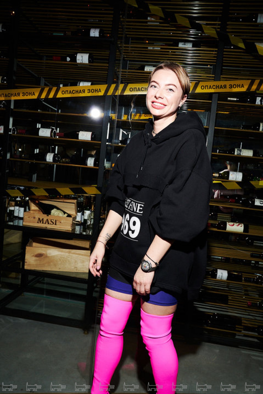 На Алине: худи Balenciaga, велосипедки Y-3, ботфорты Giuseppe Zanotti