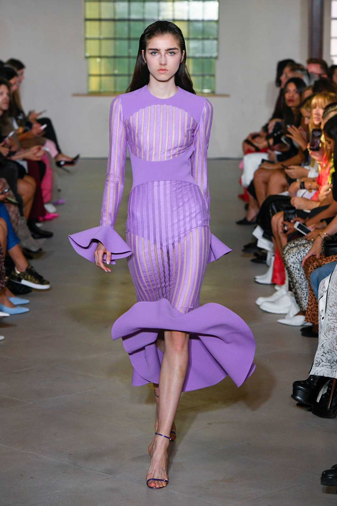 Коллекция David Koma весна-лето 2019, вдохновленная кинематографической вселенной Педро Альмодовара