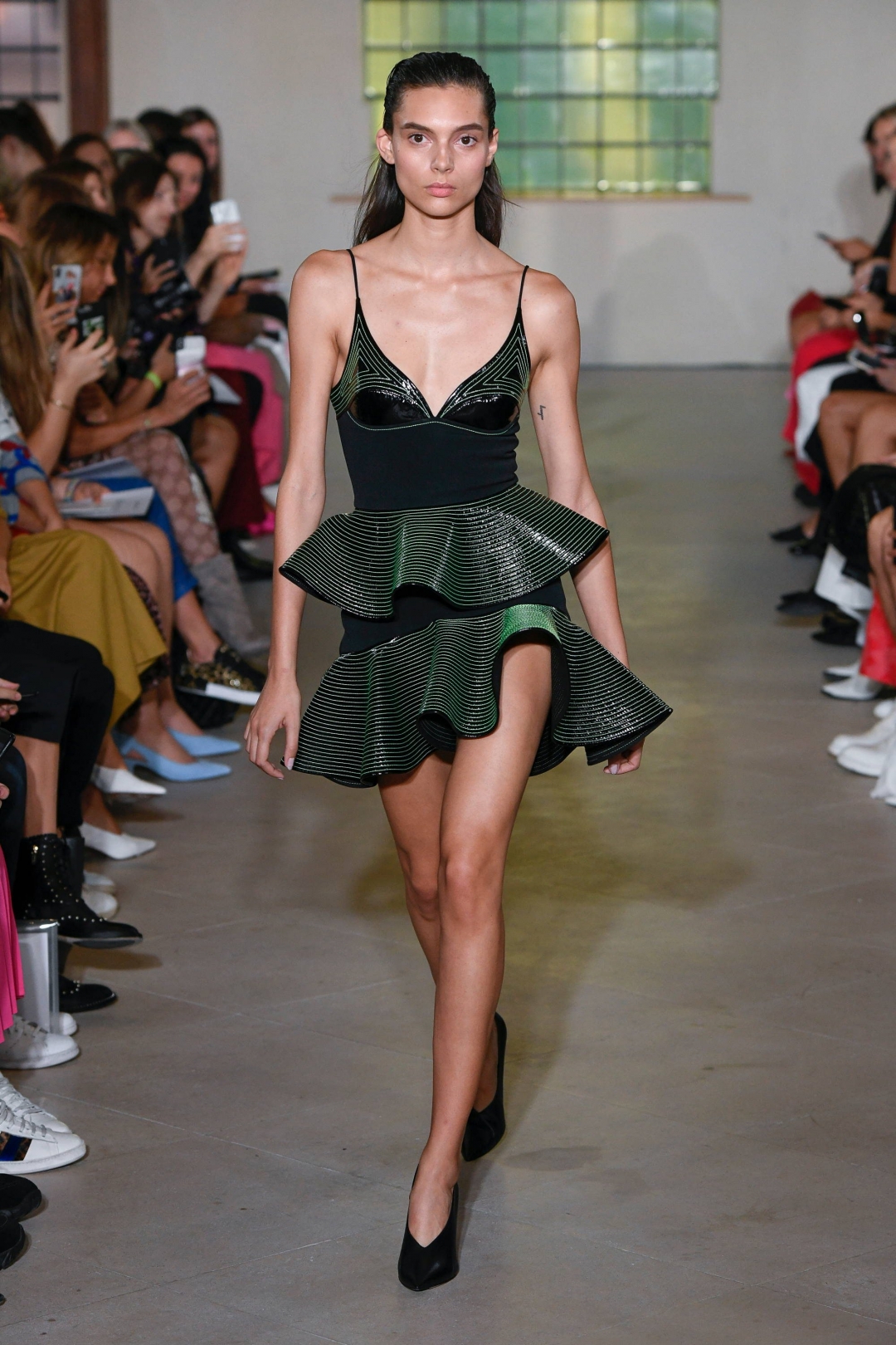 Коллекция David Koma весна-лето 2019, вдохновленная кинематографической вселенной Педро Альмодовара